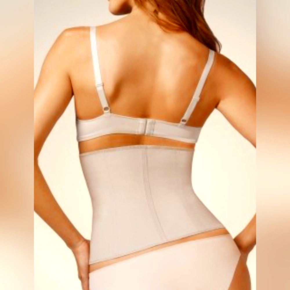 NWT Squeem Waist Cincer Size 46-Pink